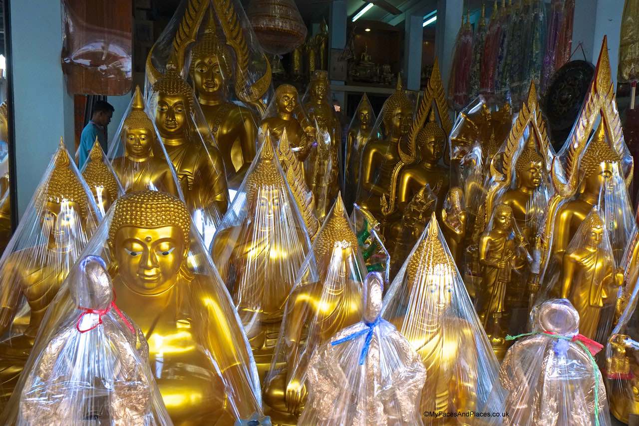 Bangkok - Selling Buddhas