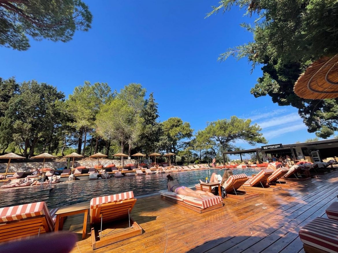 Swimming pool Swimming pool