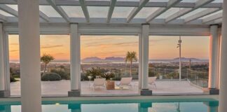 Combine the thrill of Kitesurfing with a Luxury Villa Holiday in Sicily Featured image_Sicily Villas