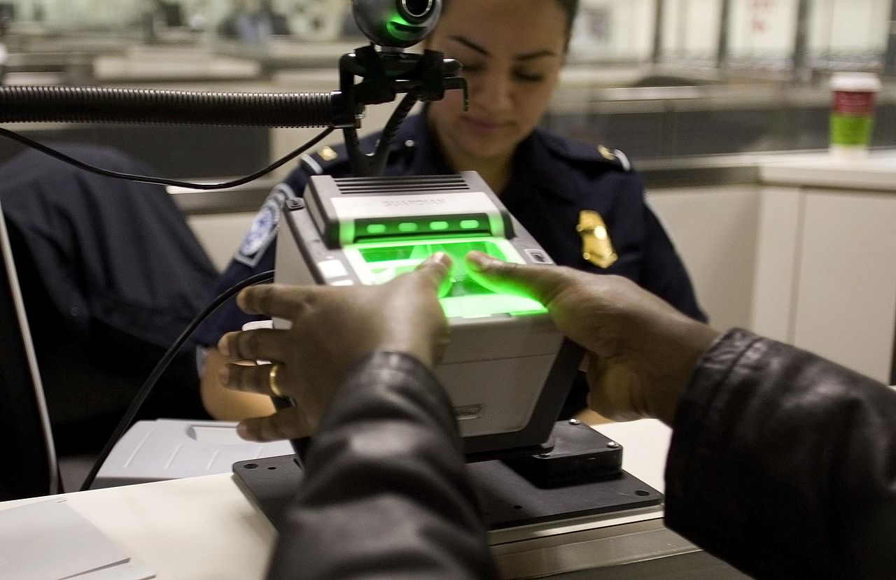 Fingerprint Scanners At US Airports Will Scan All 10 Fingers