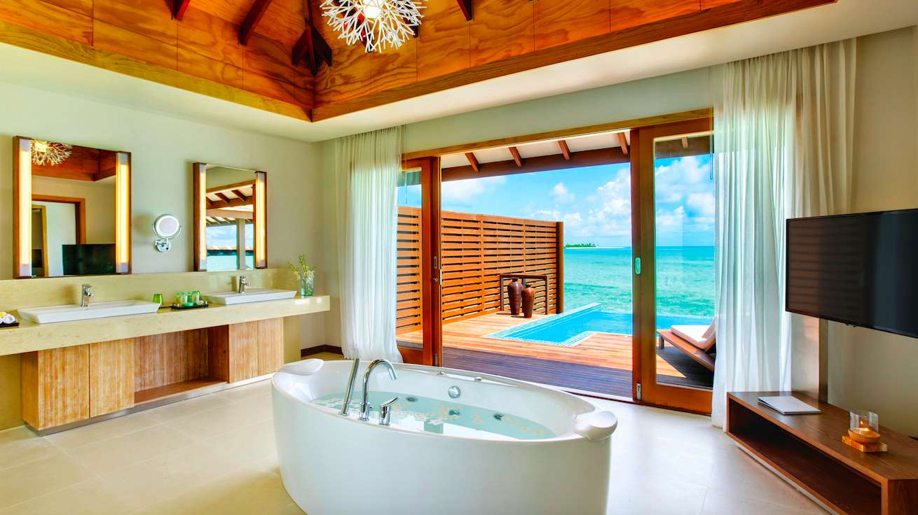 The free standing bath in The Hideaway Maldives