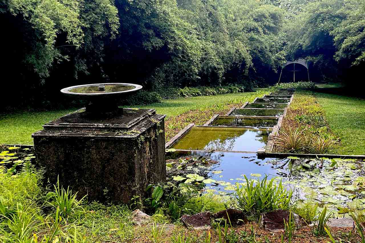 Italian Cascading Pond ©Juliet Coombe