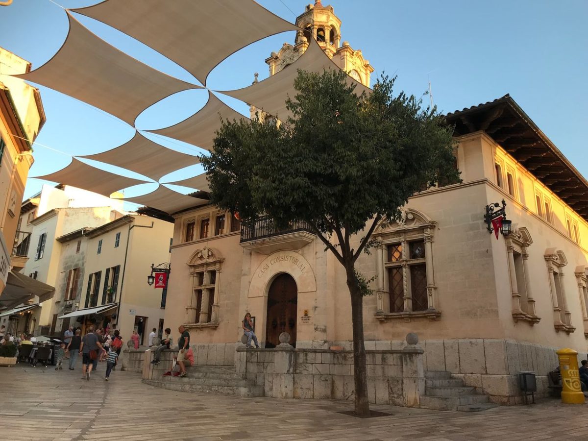 Ajuntament d'Alcúdia (Town Hall) in the Calle Mayor area