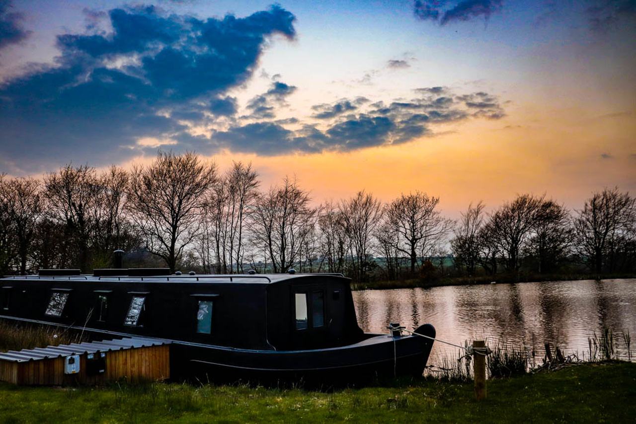 Accommodation Review: Blackbird houseboat, Devon, England