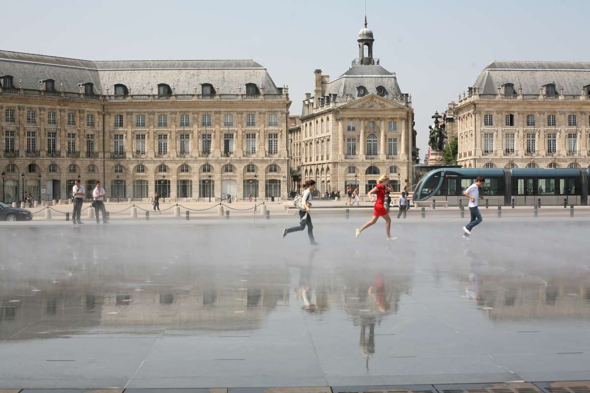 Bordeaux - Le miroir d'eau et la place de la Bourse