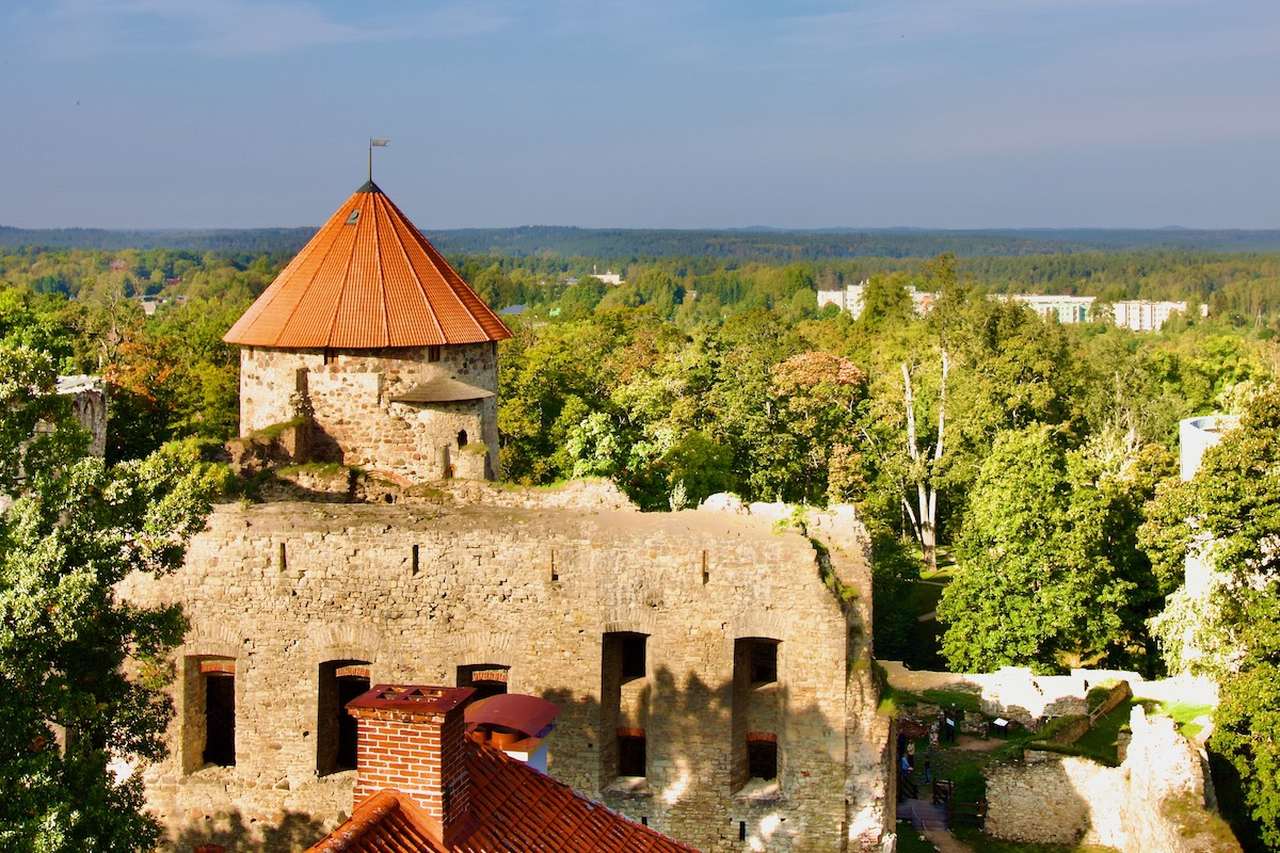 Pilis un pilis Latvijas Vidzemes reģionā