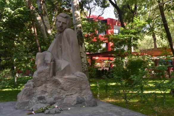 Memorial to the beloved Armenian poet Yeghishe Charents.