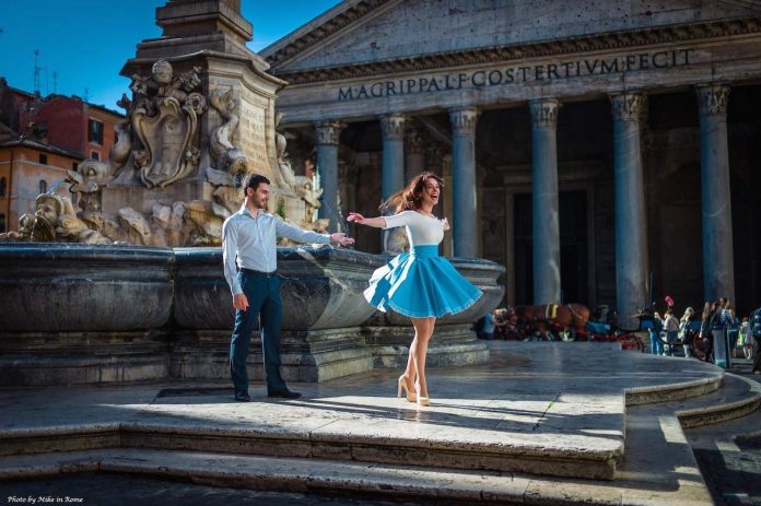 Dovetail Experience Rome Get your travel photos taken professionally with Dovetail Experience, like this couple in Rome