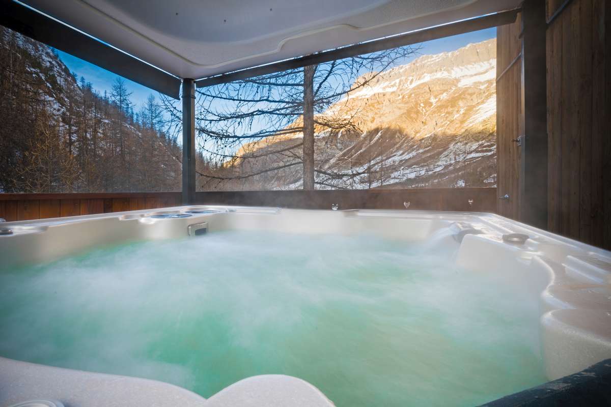 Eagle's Nest, Val d'Isere, France - hot tub