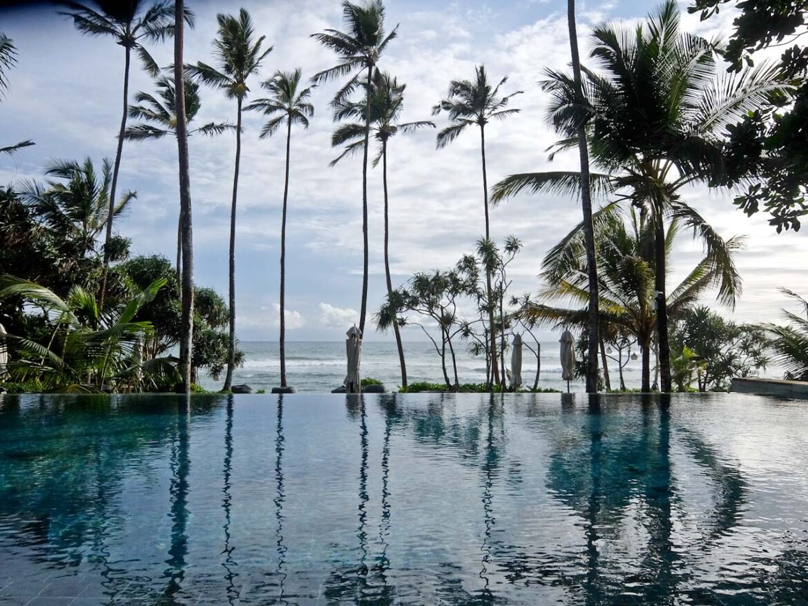 Eraeliya Pool and Sea