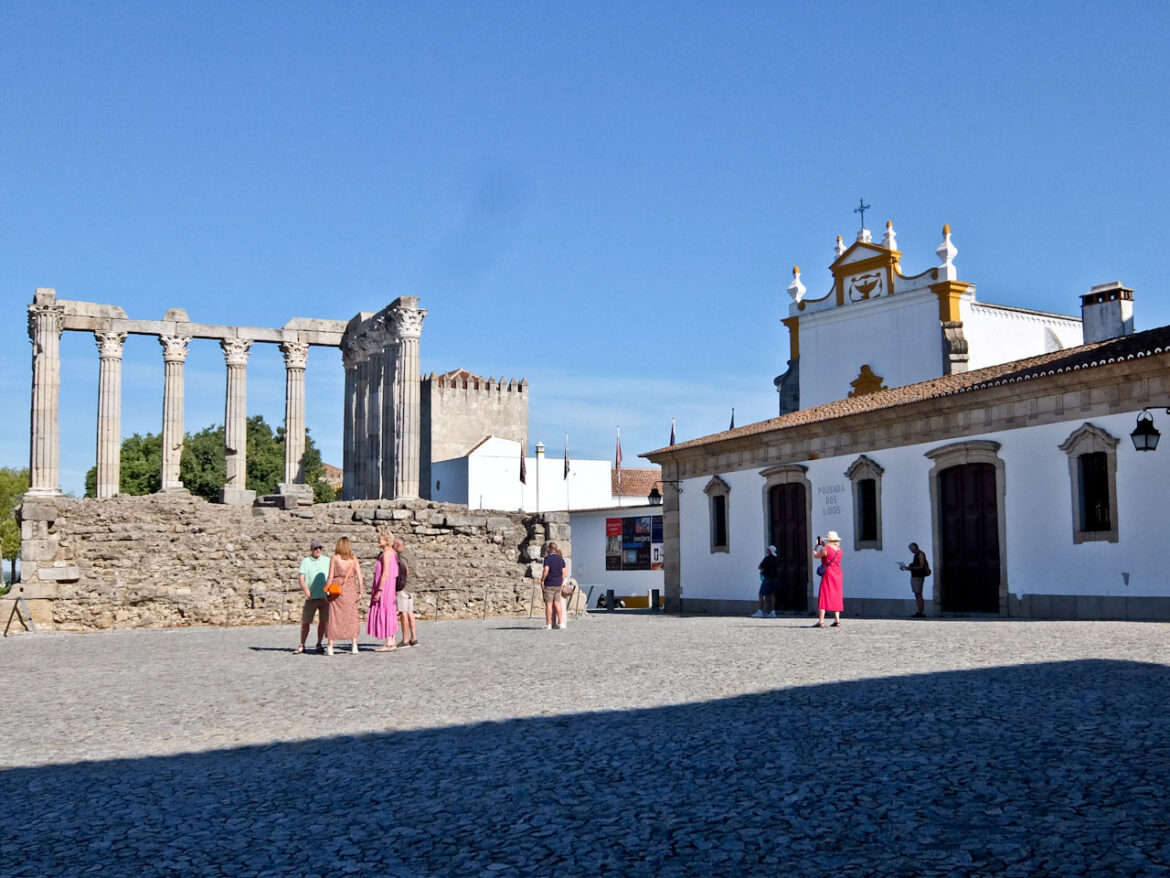 Evora Templo Romano and Square