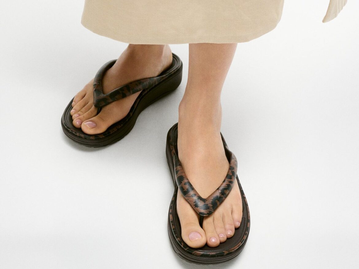 RELIEFF Leopard Recovery Toe-Post Sandals