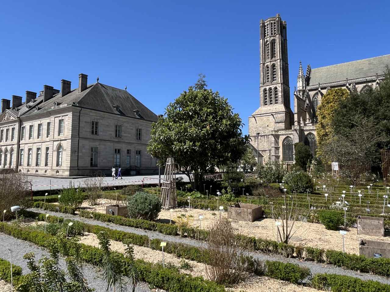 Fine Arts Museum (LF) and St Etienne Cathedral