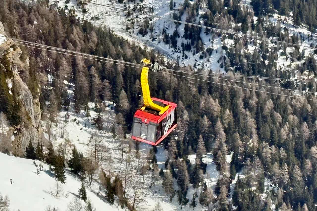 Gemmi Cable Car in Leukerbad