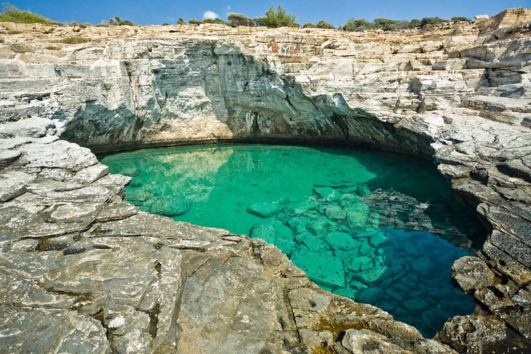 Top 5 natural wonders of the Greek Islands