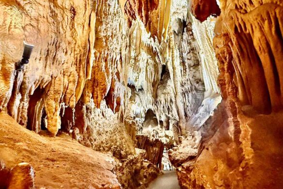Grotte de Villars in the Dordogne Grotte de Villars in the Dordogne