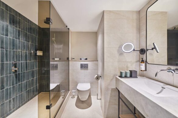 Hyatt-Regency-London-Blackfriars-1-King-Bed-Bathroom