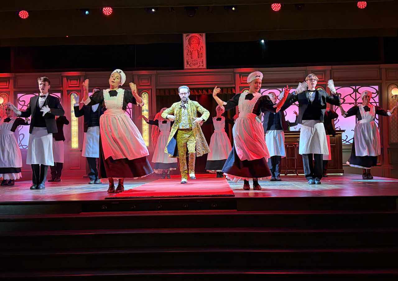 Le Cafe de la Madelon dinner show