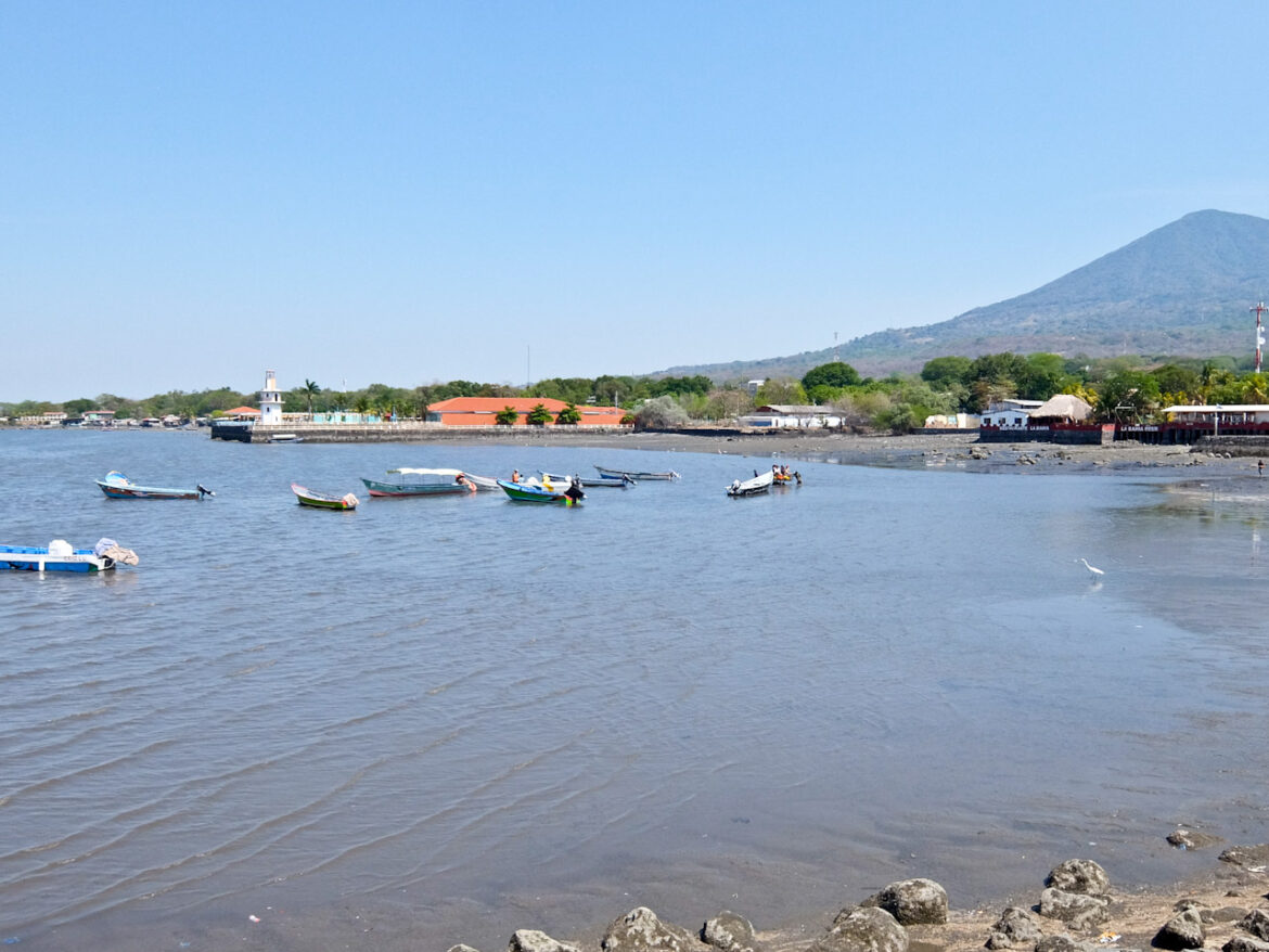 La Union and Volcano