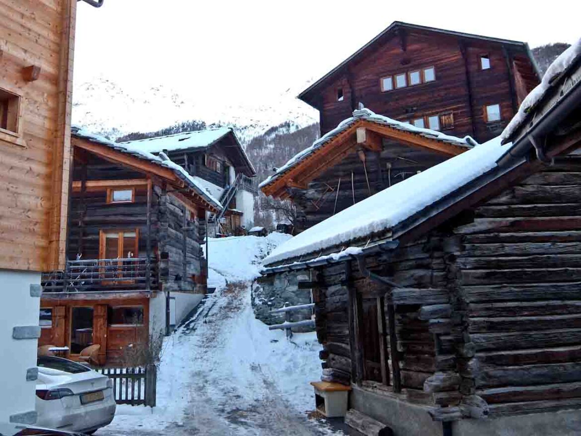 Les Haudères Houses