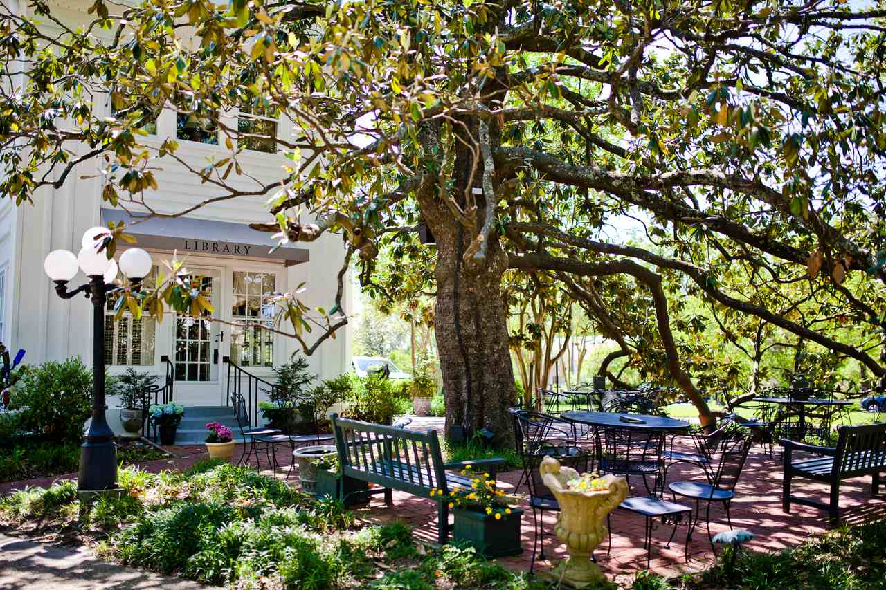 Library Patio Fairview Inn