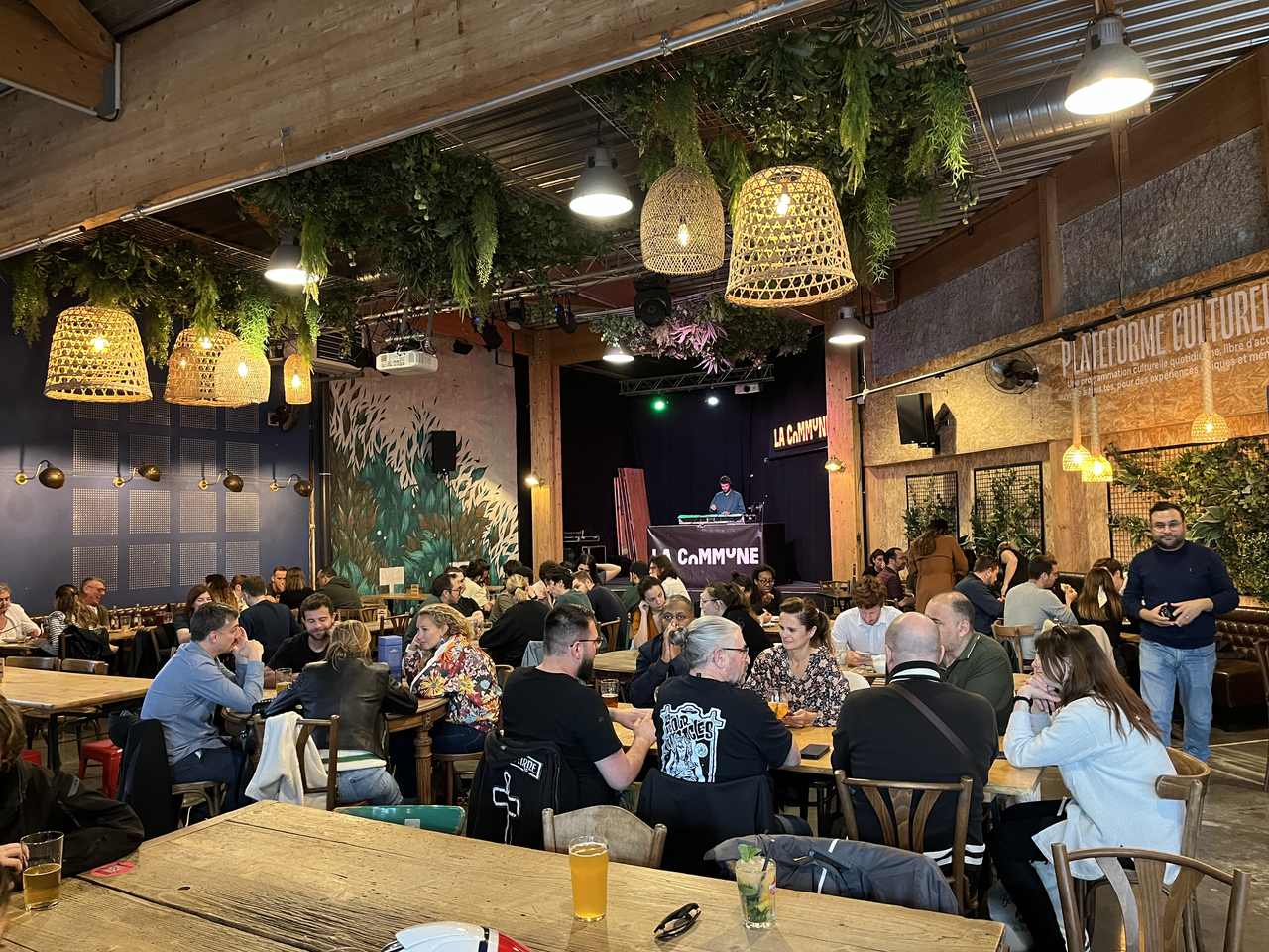 Live music at La Commune food court, Lyon