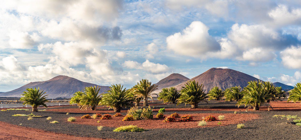 LoveHolidays_lanzarote-timanfaya-natonal-park-landscape-istock