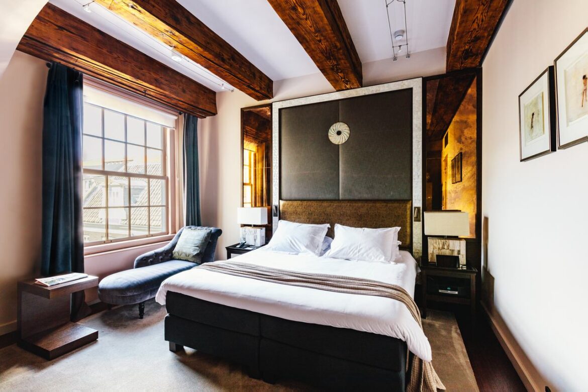 Loxura bedroom