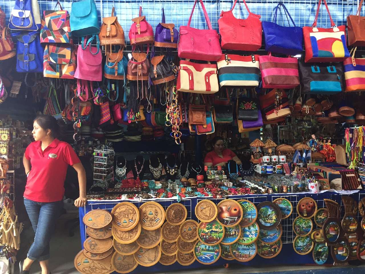 Arts and crafts at Mercado