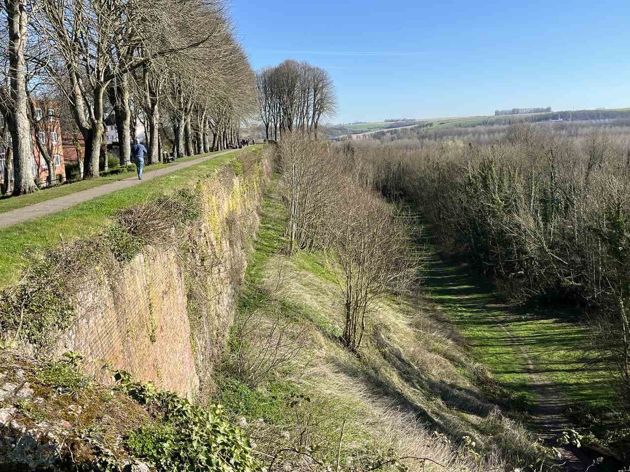 Montreuil rampart walk