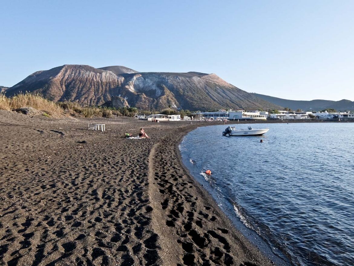 Piaggia delle Sabbie Nere Vulcano
