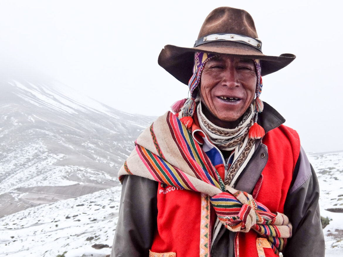 Rainbow Mountain Man Cu
