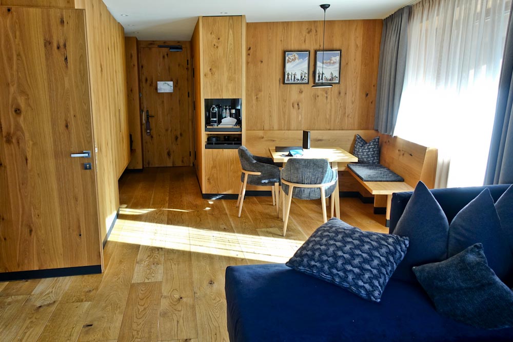 Rooom Table and Chairs