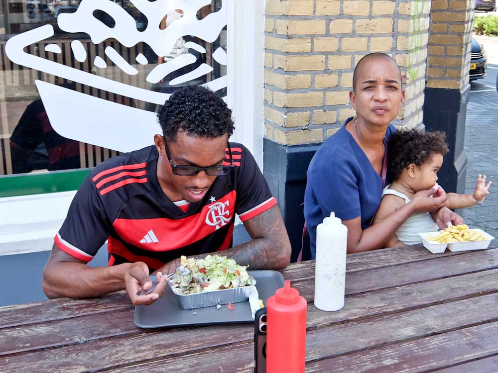 Rotterdam Kapsalon Eating