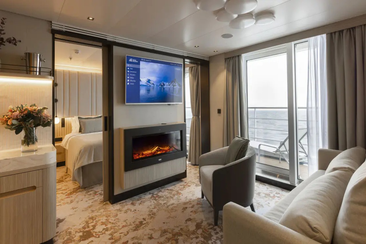 Swan Hellenic Vega Premium Suite