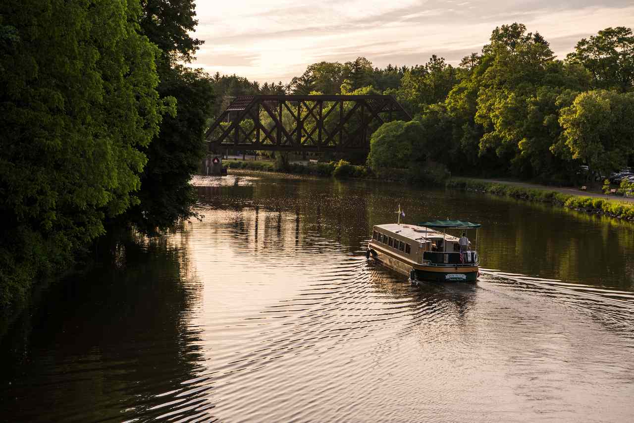 Sam Patch canal boat ride along Erie Canal in Pittsford, NY [ErieCanal_50]