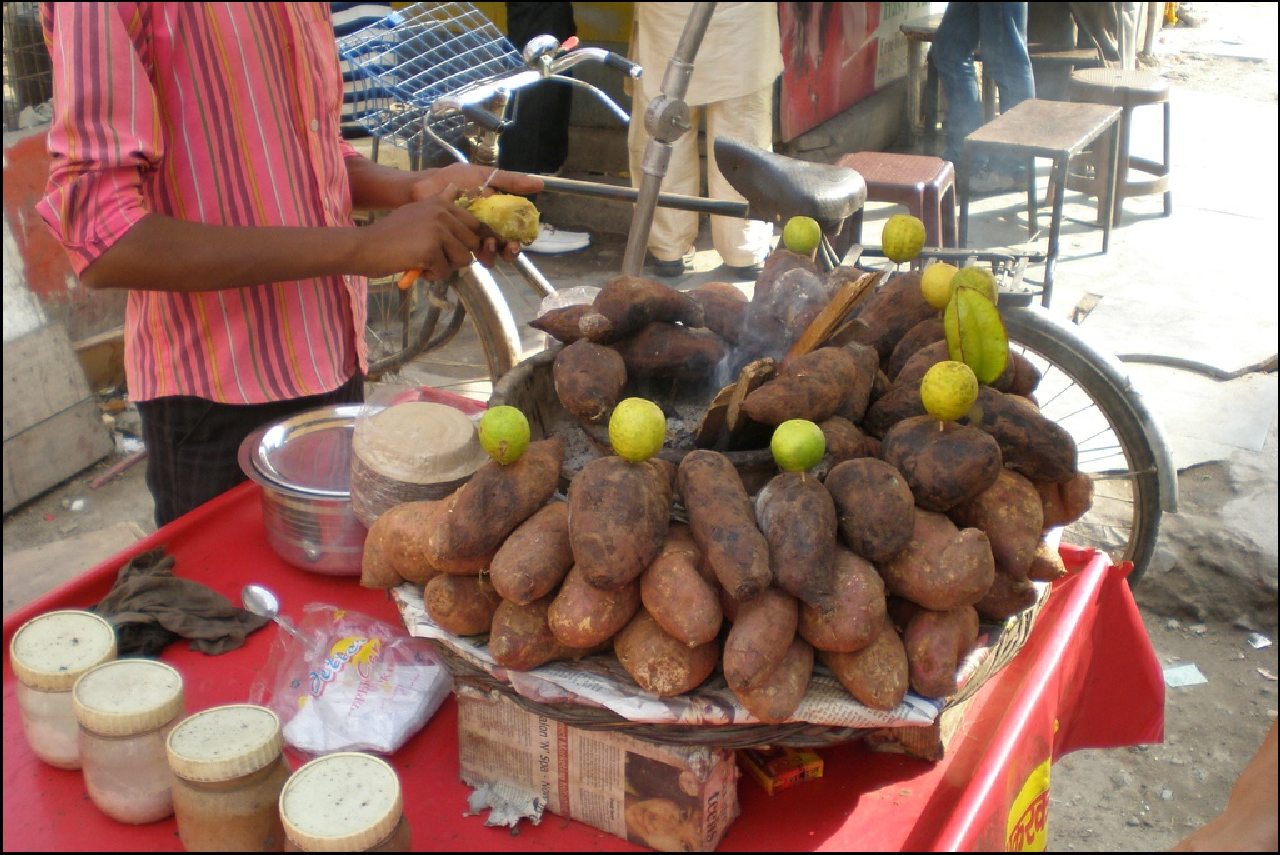 Shakarkandi Chaat - طعام الشارع في شمال الهند