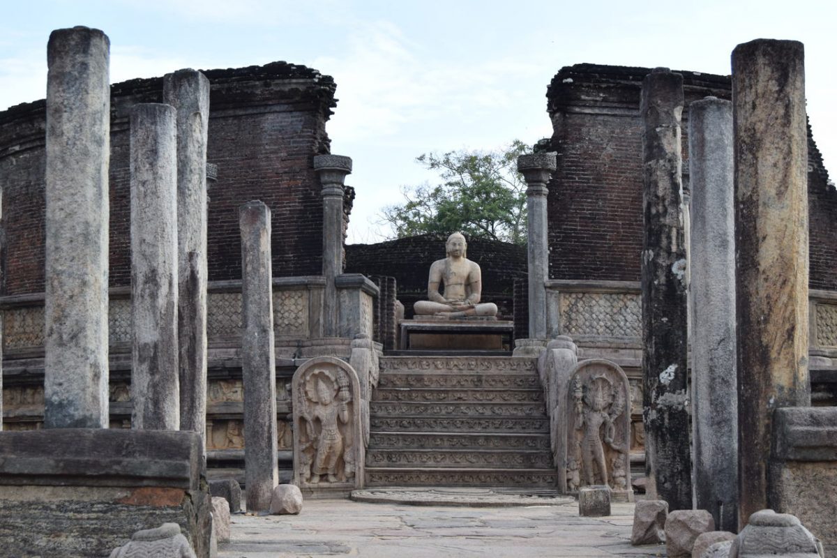 Sri Lanka Polonnaruwa shrine