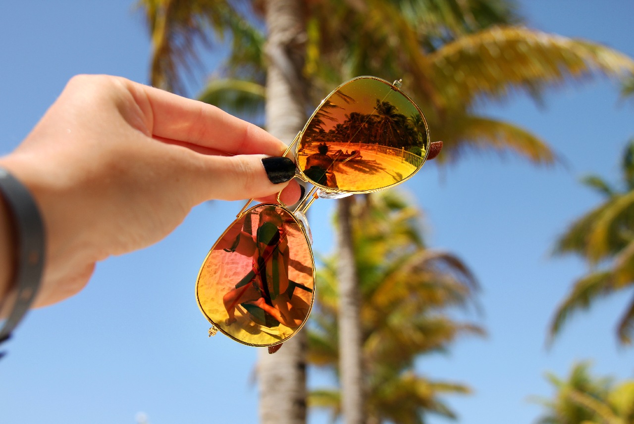 Sunglasses reflection
