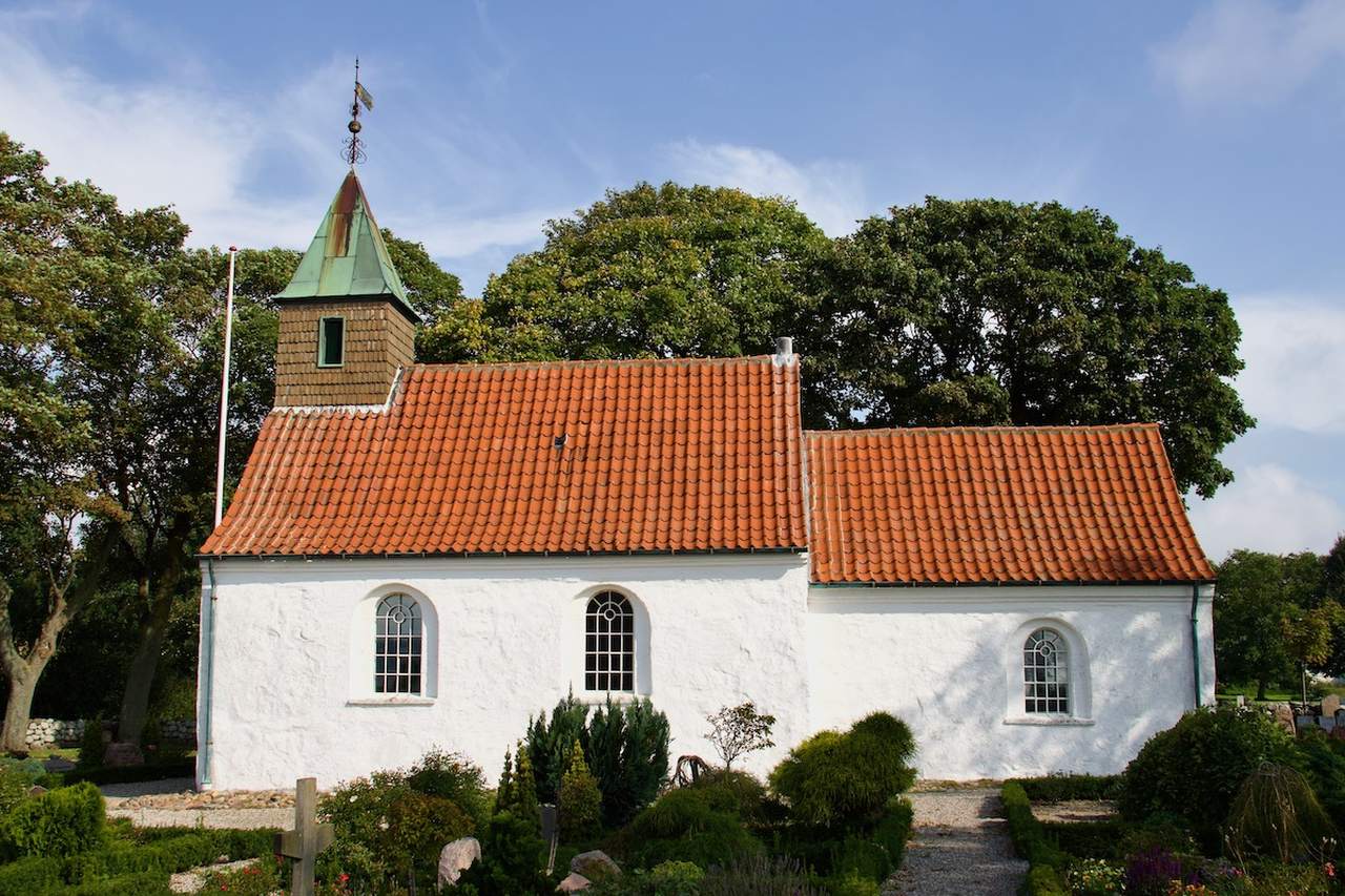 Danimarka'nın Kystlandet açıklarındaki Hjarnø Adası'ndaki Kilise
