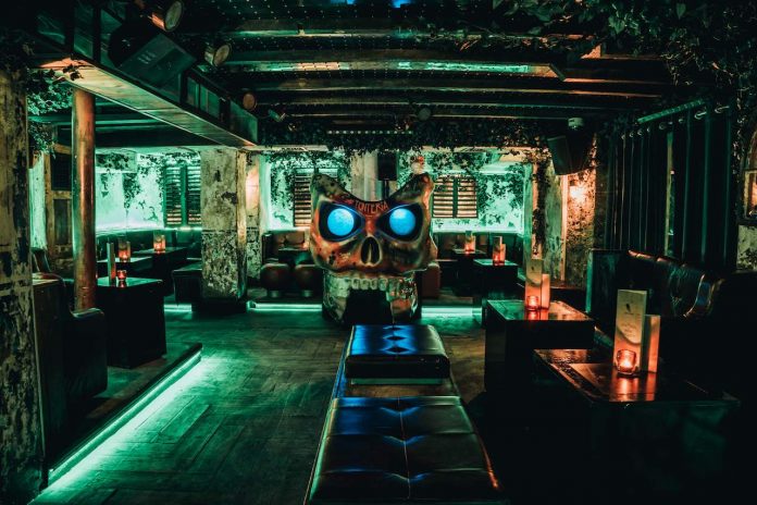 Tonteria skull DJ booth Tonteria skull DJ booth