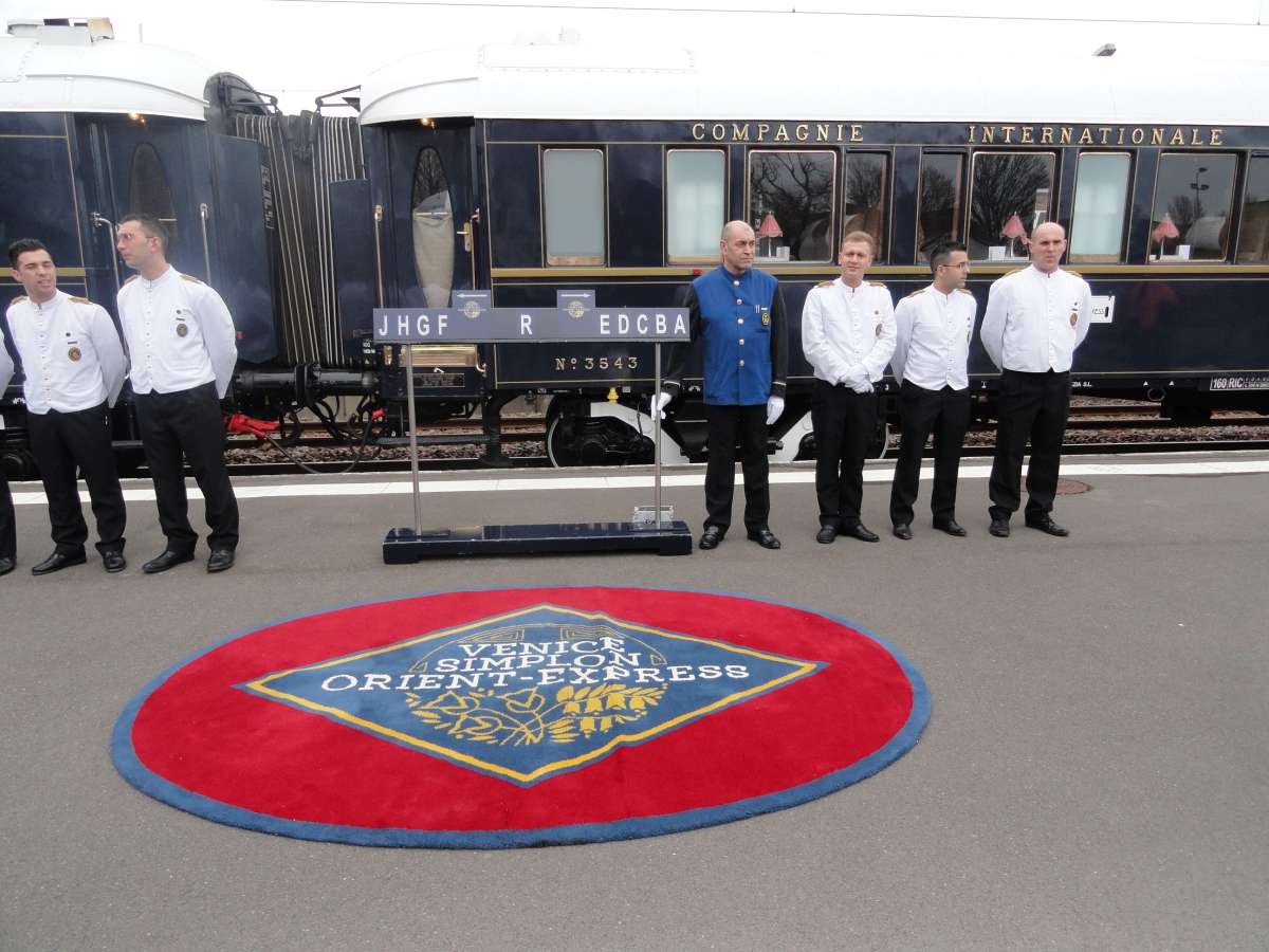 Venice Simplon-Orient-Express - staff greeting passengers