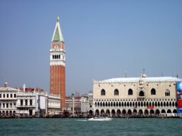 Mayor of Venice is cracking down on fast food and "kebab shops"