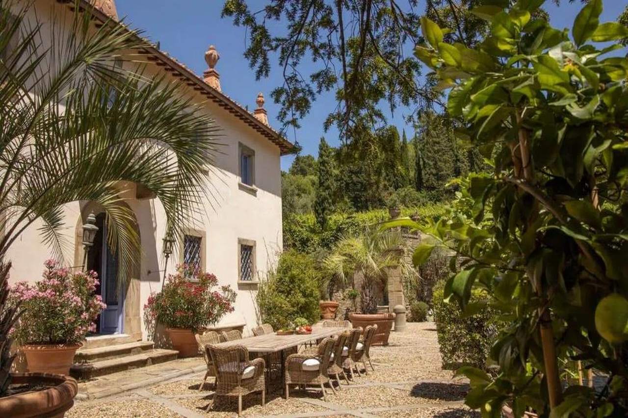Villa Busini at kinglikeconcierge.com 