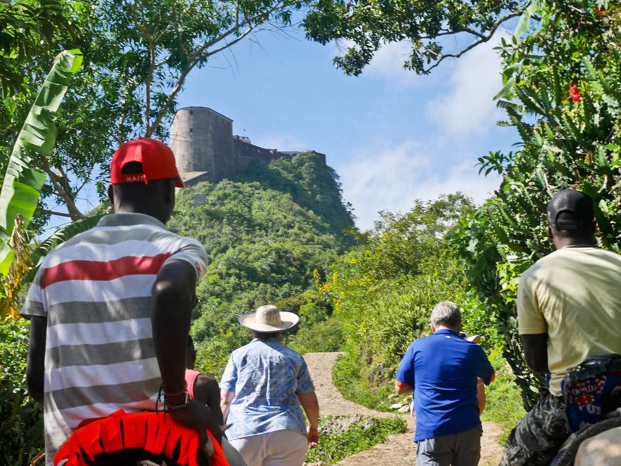 Hearty vokse op formel Haiti: beautiful beaches, mountaintop fortresses, unspoilt nature and voodoo