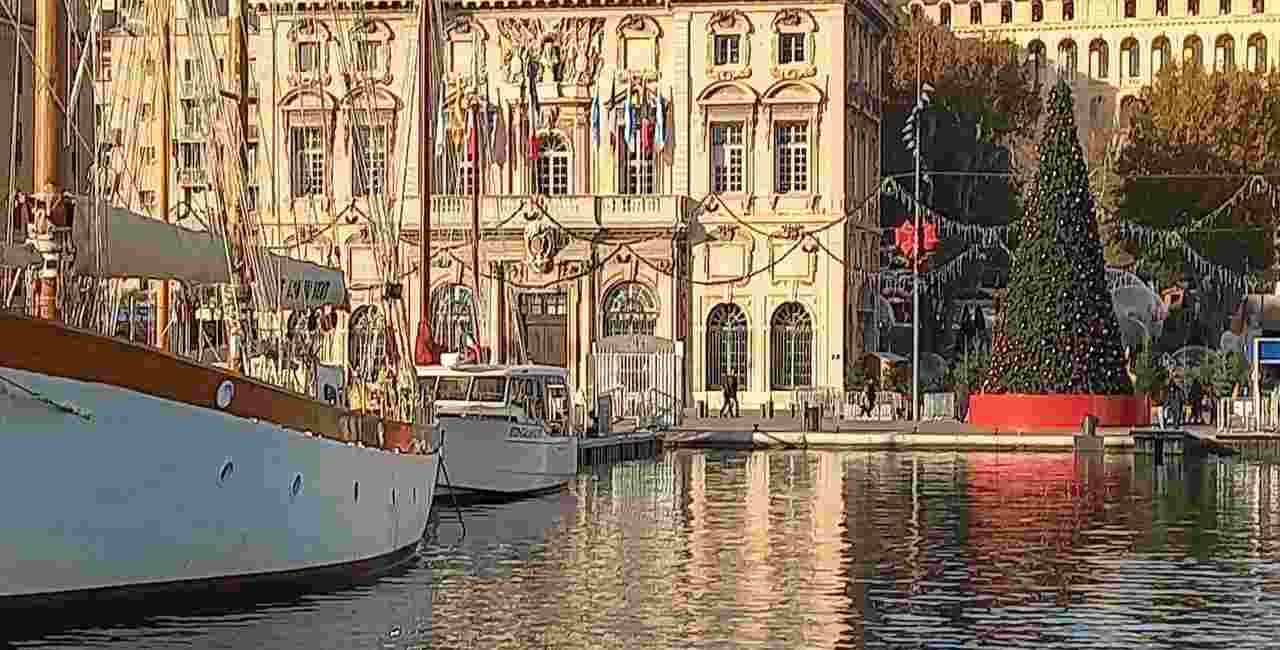 Xmas in Marseille c Lisa Gerard-Sharp