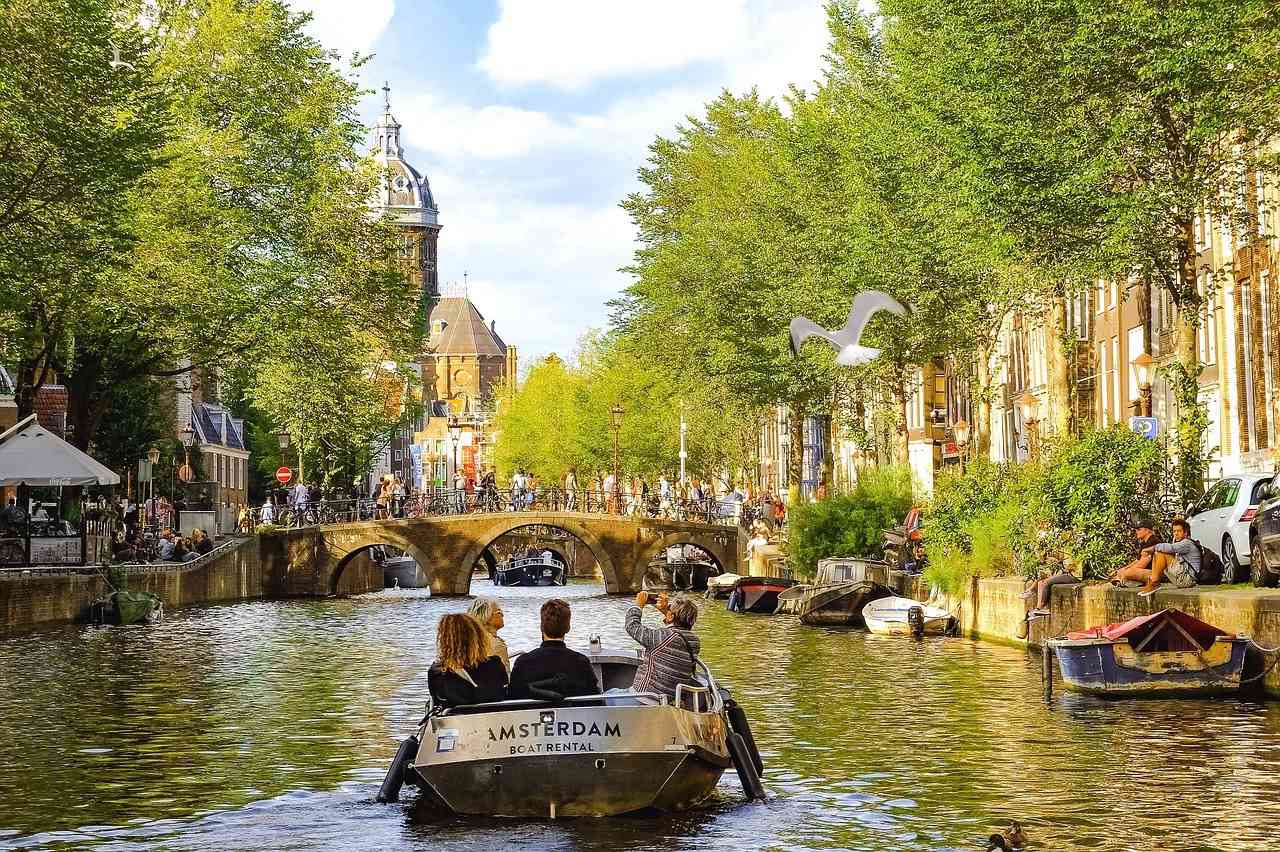 Travel Guide: 24 hours in Amsterdam