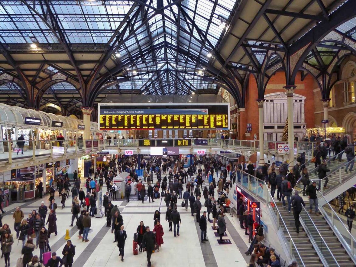 busy airport busy airpot