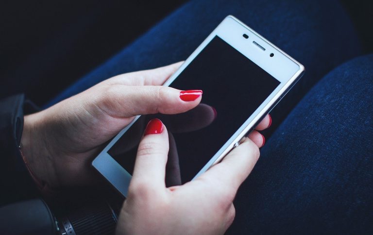 Q&A Why can't I use my phone during takeoff and landing?