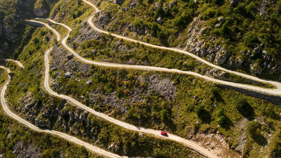 curvy road D915